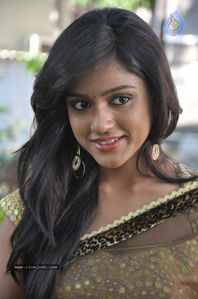 Keerthi New Stills - 4 / 37 photos