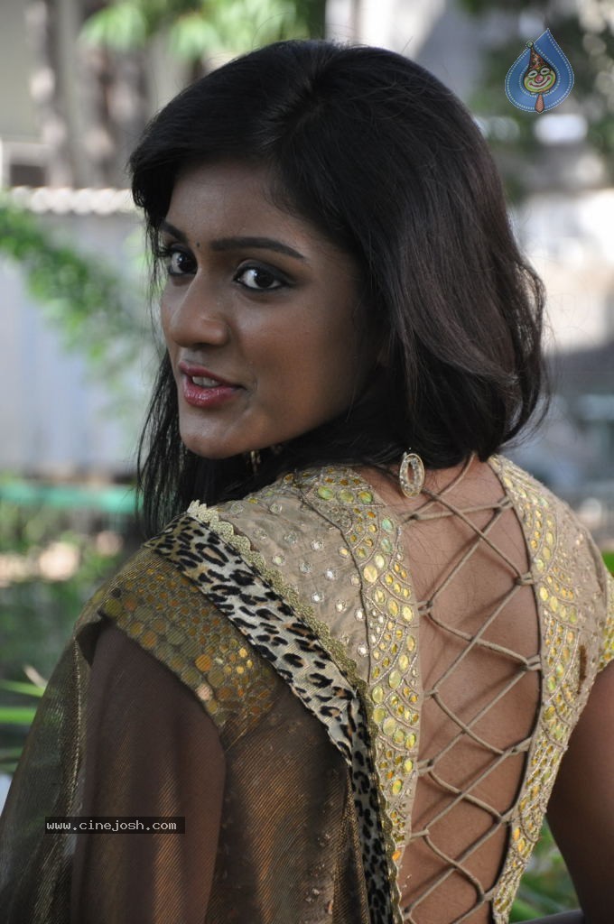 Keerthi New Stills - 10 / 37 photos