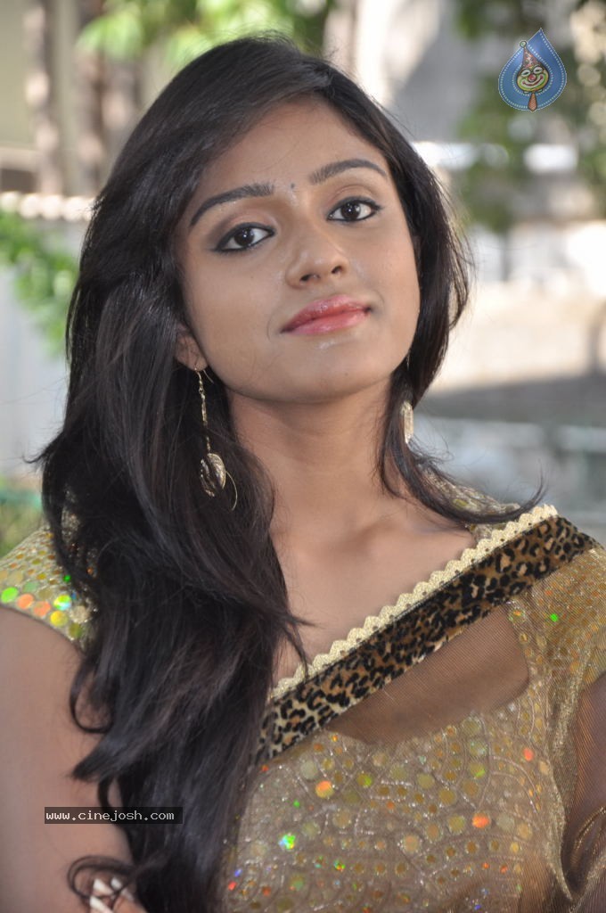 Keerthi New Stills - 28 / 37 photos