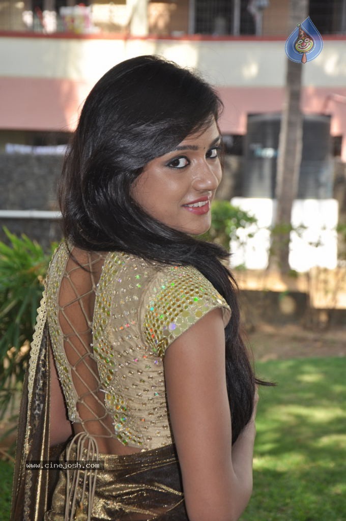 Keerthi New Stills - 32 / 37 photos