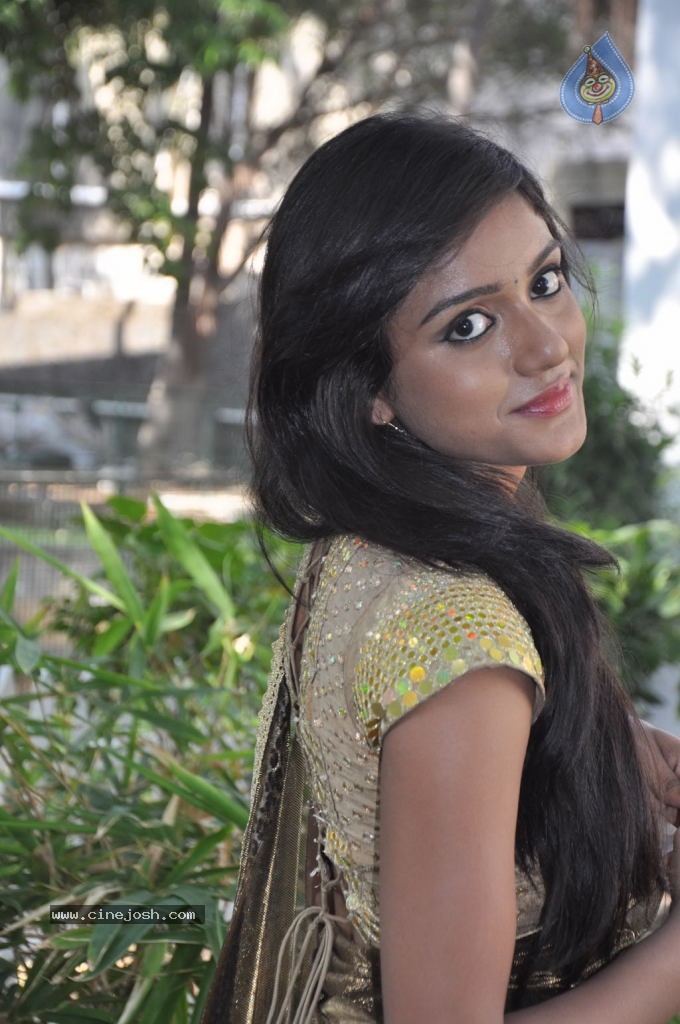 Keerthi New Stills - 36 / 37 photos