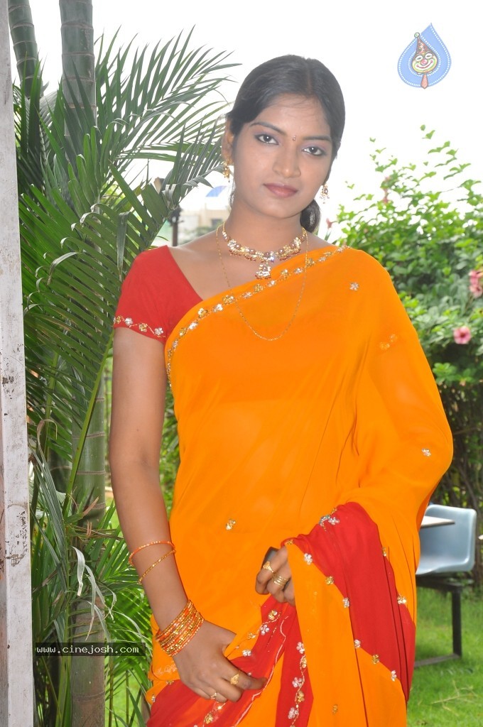 Keerthi Sen Stills - 10 / 35 photos