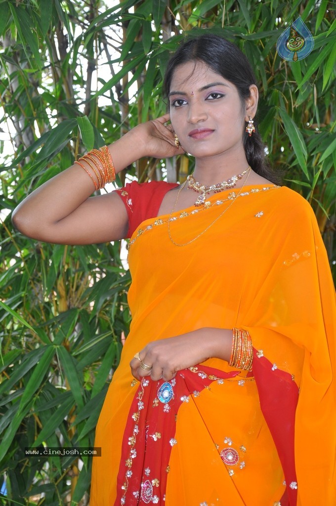 Keerthi Sen Stills - 14 / 35 photos