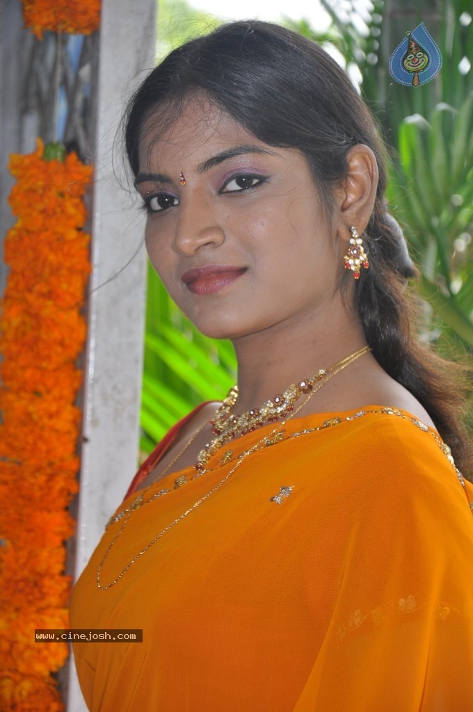 Keerthi Sen Stills - 28 / 35 photos