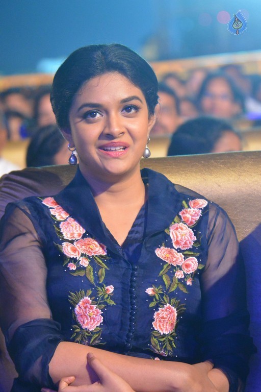 Keerthi Suresh at Nenu Local Audio Launch - 10 / 37 photos