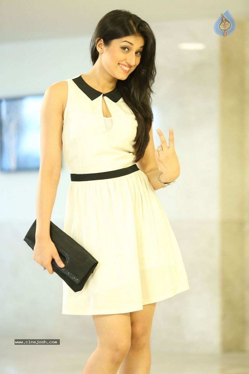 Kratee New Photos - 31 / 49 photos