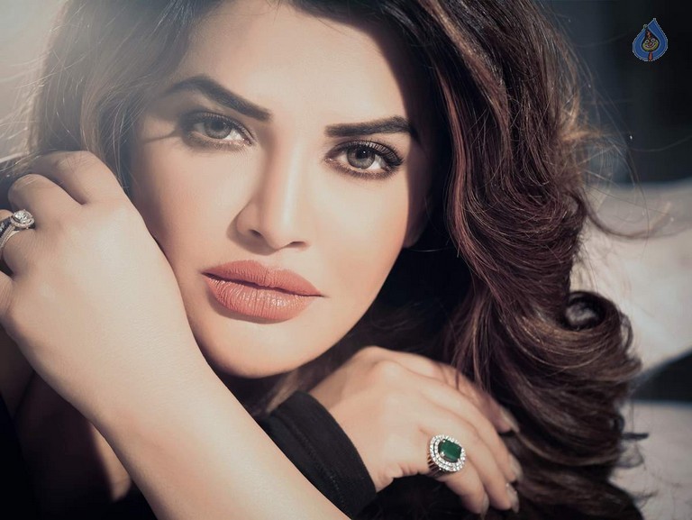 Khushi Gadhvi Photos - 2 / 14 photos