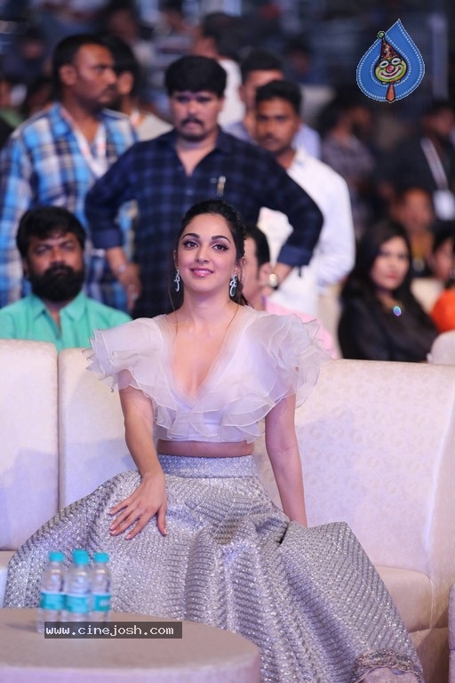 Kiara Advani at Bharat Bahiranga Sabha - 6 / 42 photos