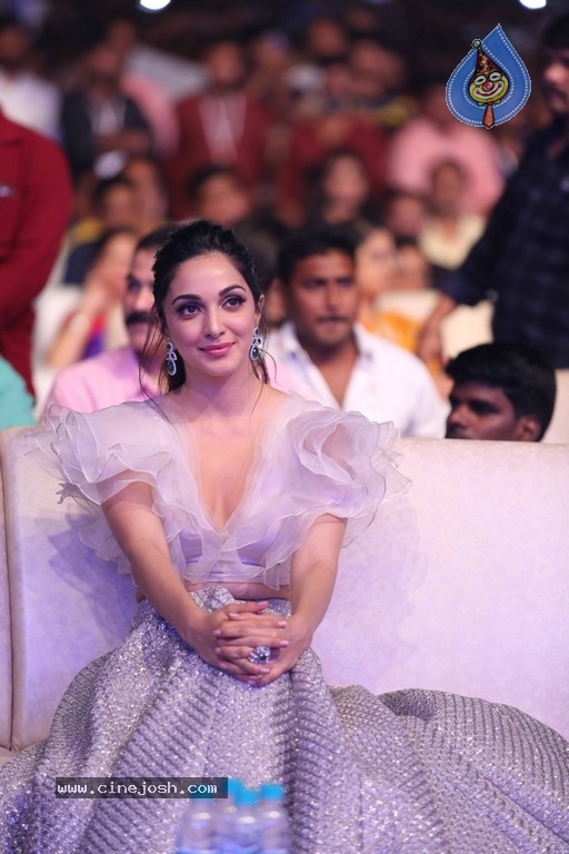Kiara Advani at Bharat Bahiranga Sabha - 13 / 42 photos