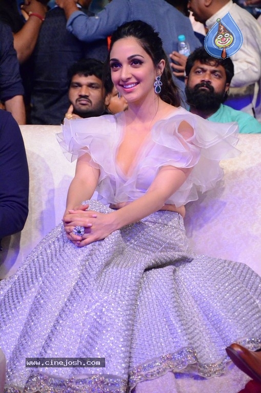 Kiara Advani at Bharat Bahiranga Sabha - 14 / 42 photos