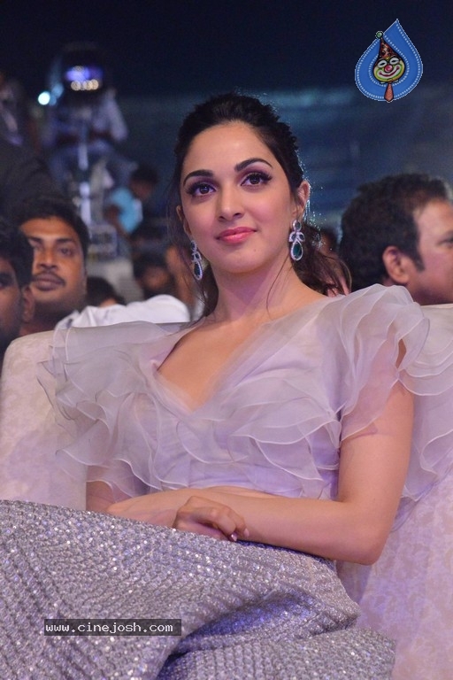 Kiara Advani at Bharat Bahiranga Sabha - 34 / 42 photos