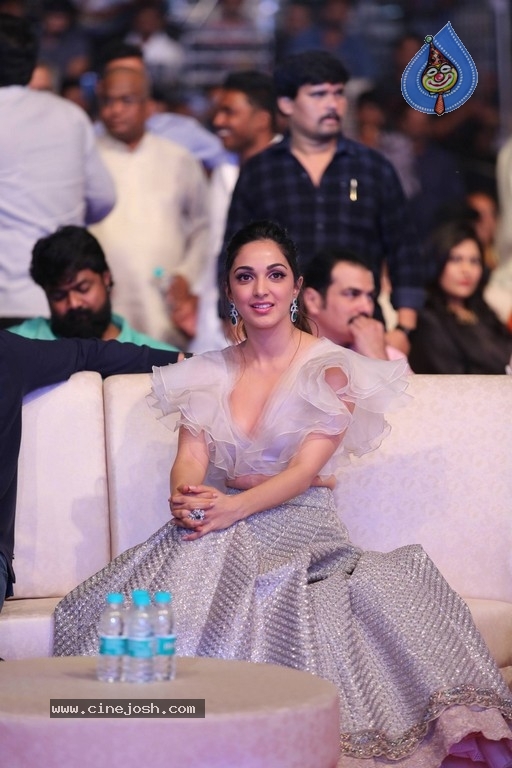 Kiara Advani at Bharat Bahiranga Sabha - 36 / 42 photos