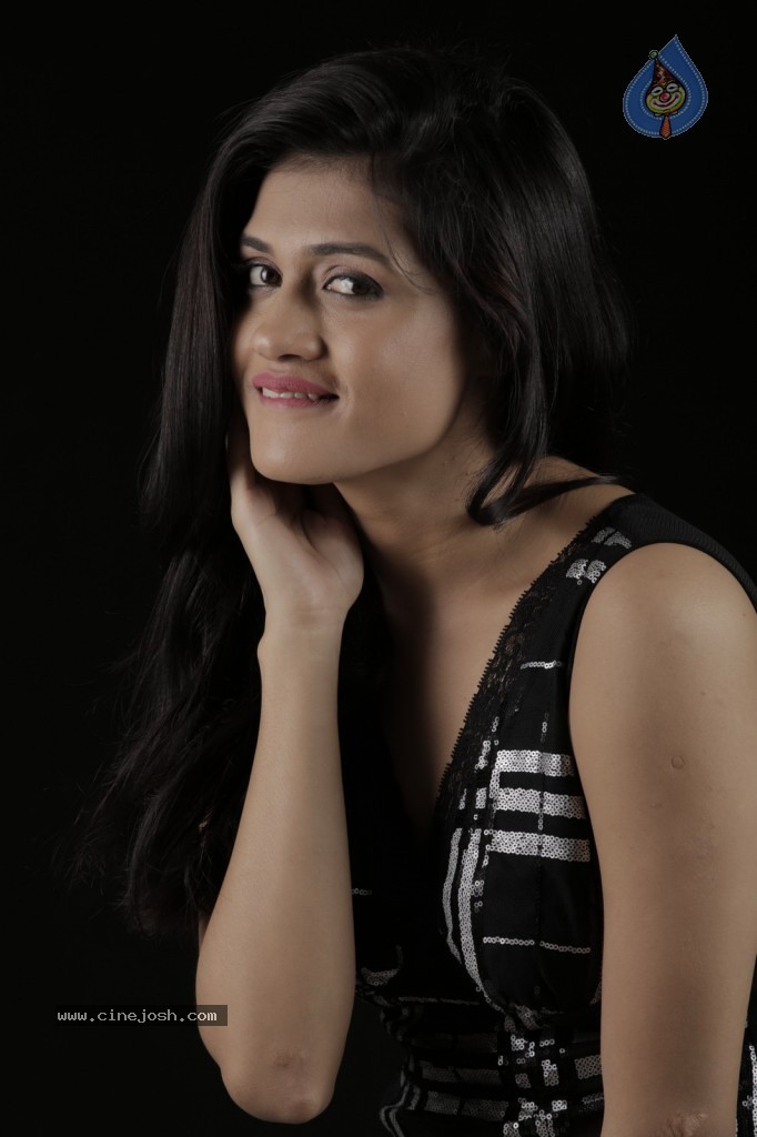 Kimaya New Stills - 72 / 95 photos