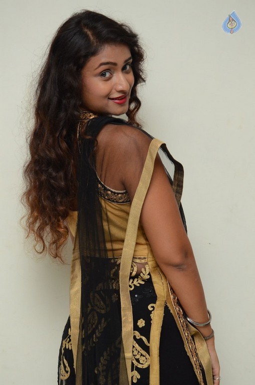 Kiran Chetwani Photos - 13 / 36 photos