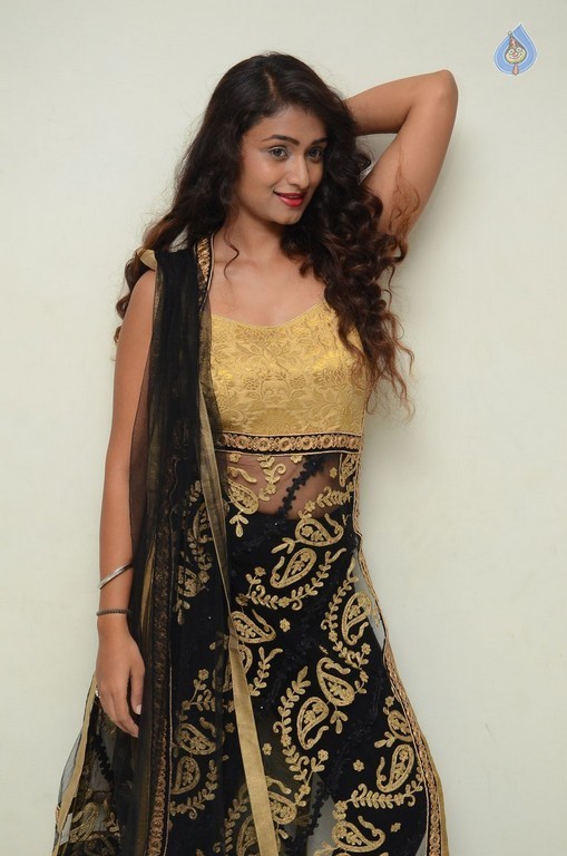 Kiran Chetwani Photos - 27 / 36 photos