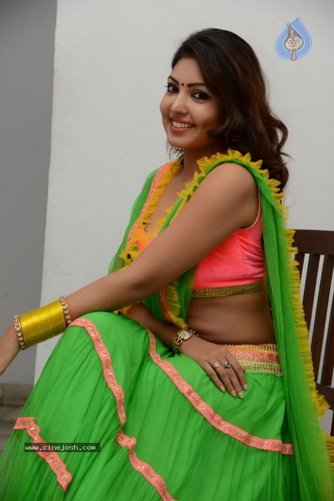 Komal Jha Hot Pics - 1 / 84 photos