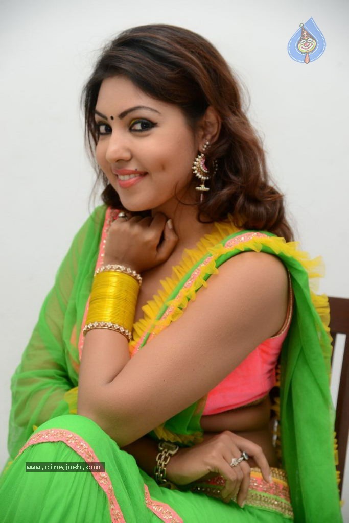 Komal Jha Hot Pics - 39 / 84 photos