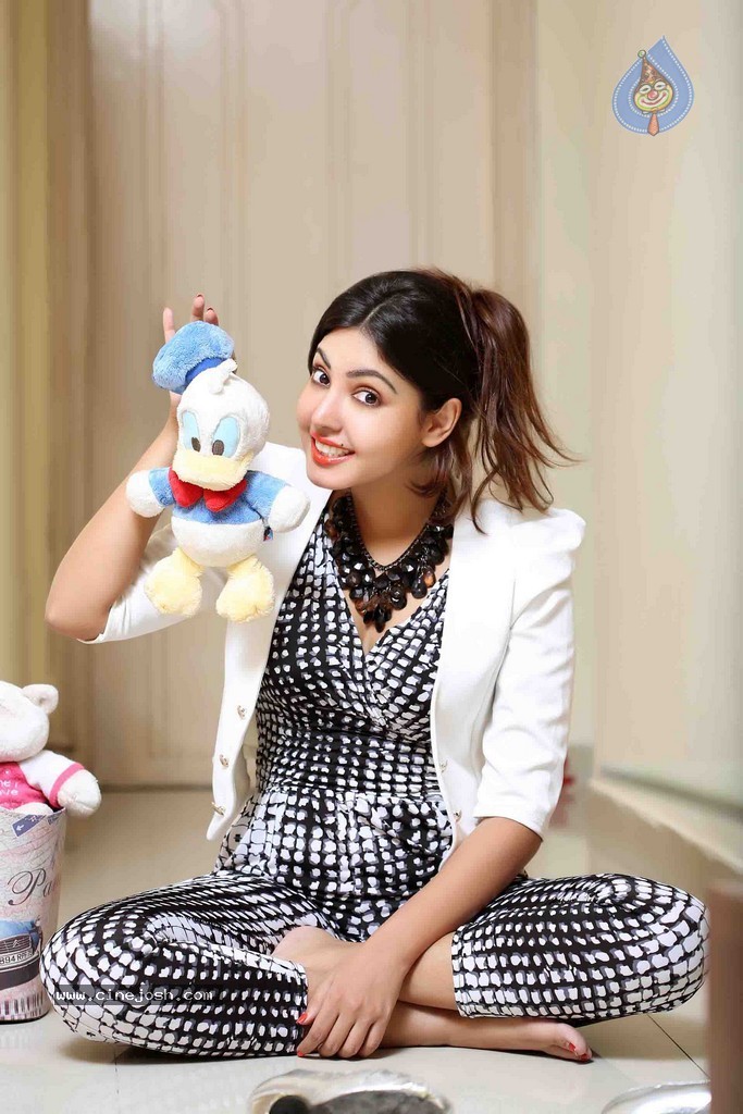 Komal Jha Latest Pics - 11 / 71 photos