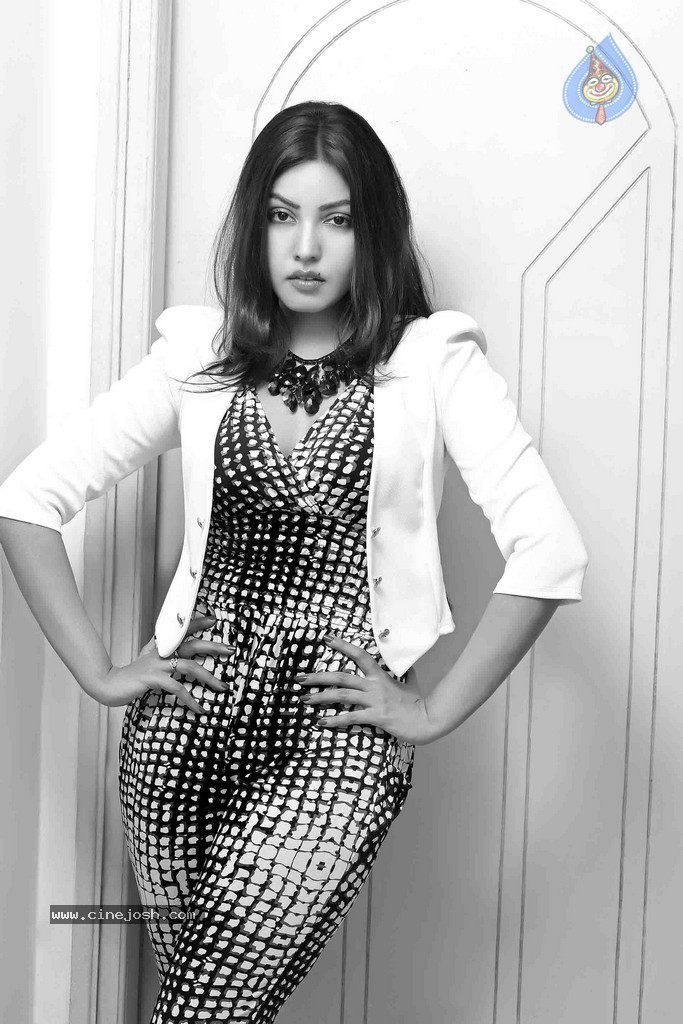 Komal Jha Latest Pics - 19 / 71 photos