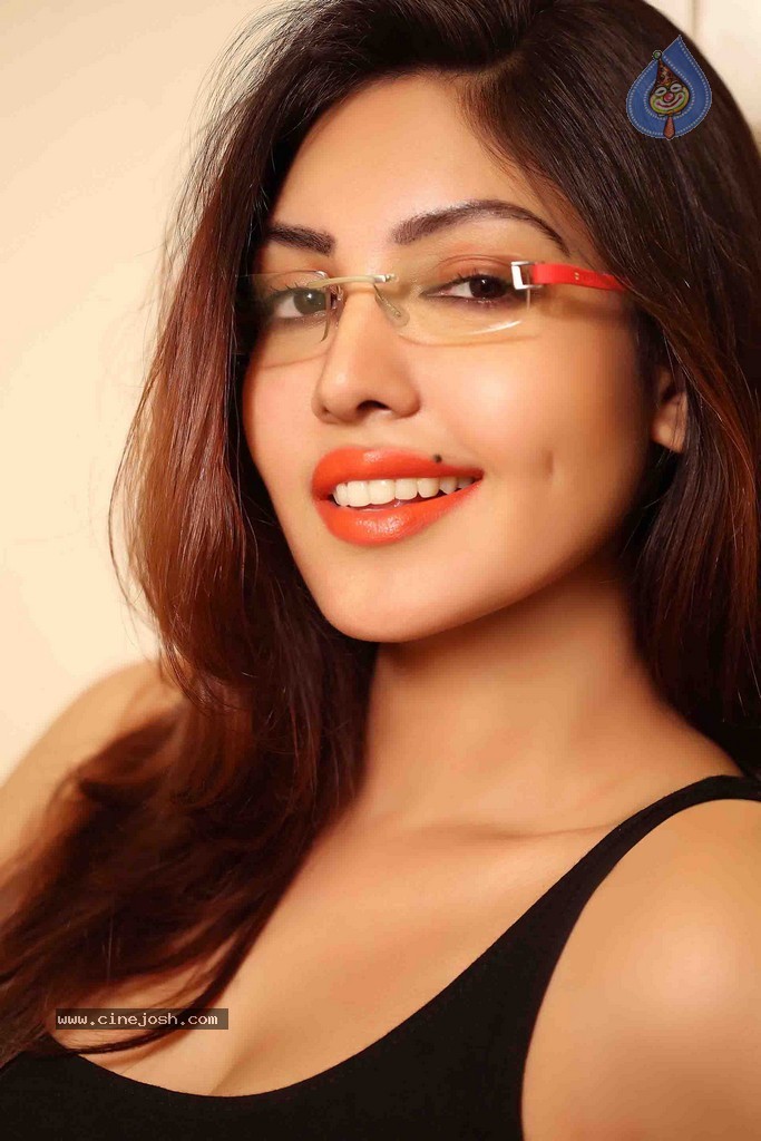 Komal Jha Latest Pics - 24 / 71 photos
