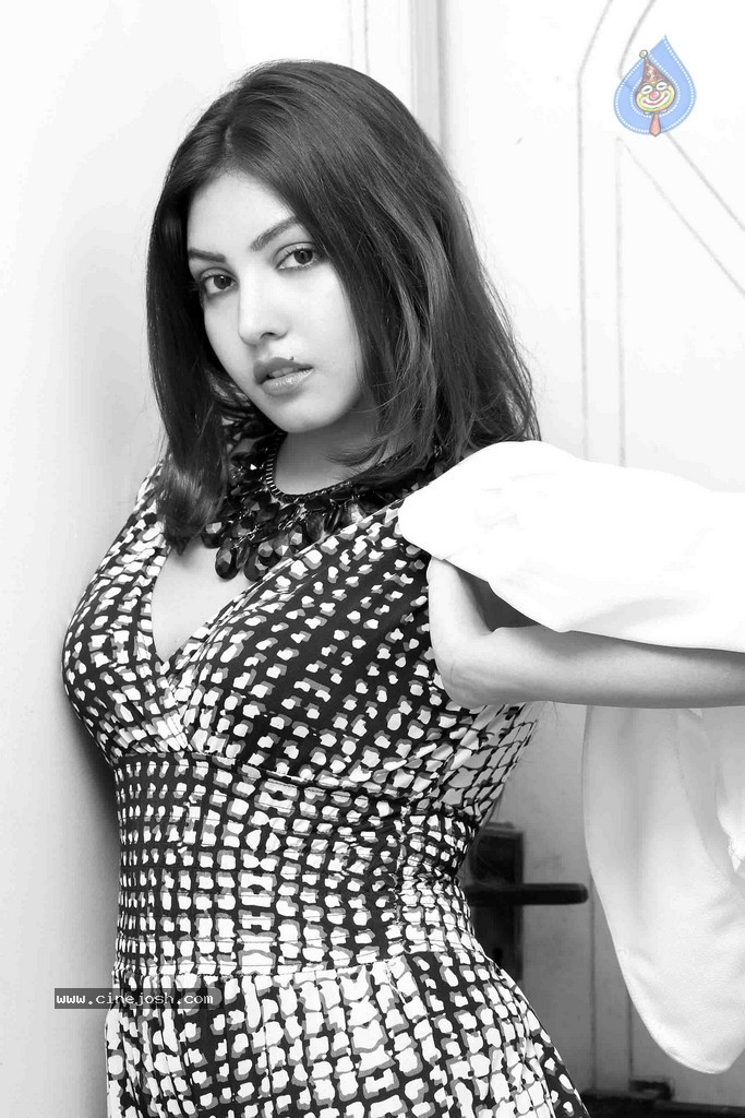 Komal Jha Latest Pics - 44 / 71 photos