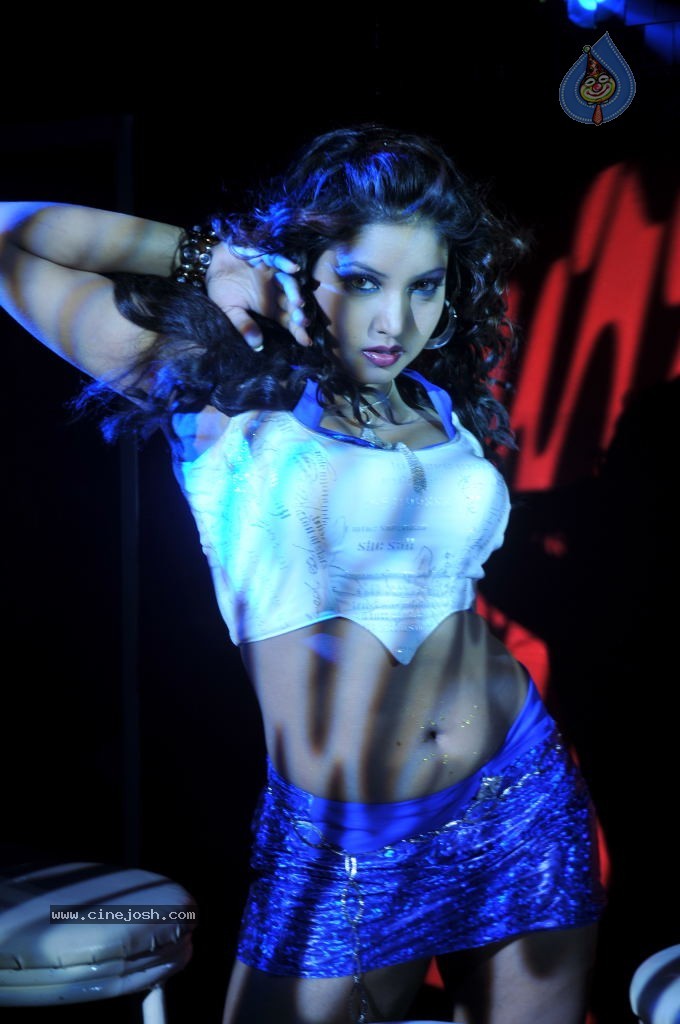 Komal Jha New Hot Gallery - 8 / 58 photos