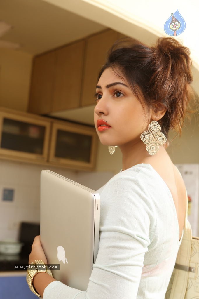 Komal Jha New Photos - 14 / 20 photos
