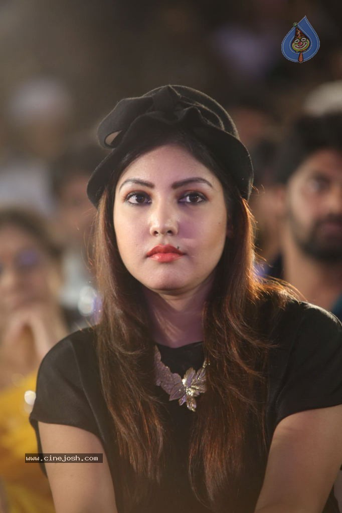 Komal Jha New Pics - 12 / 34 photos