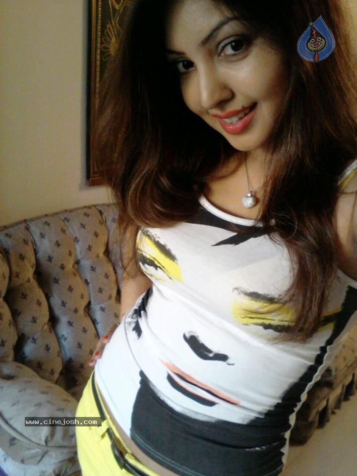 Komal Jha New Stills - 16 / 62 photos