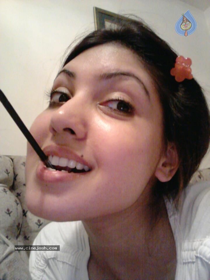 Komal Jha New Stills - 23 / 62 photos