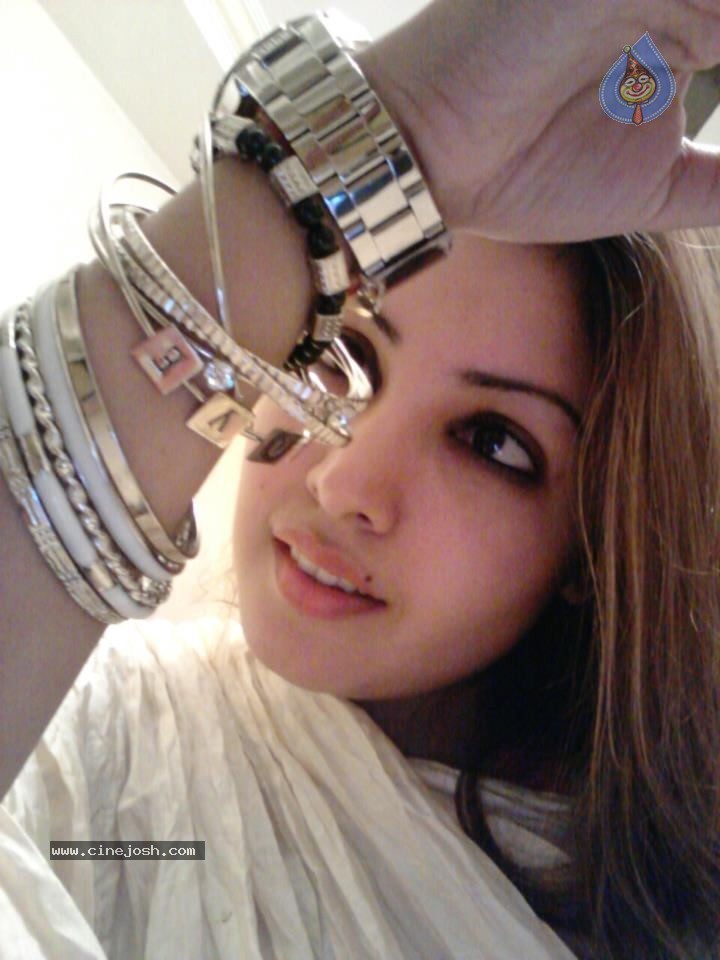 Komal Jha New Stills - 31 / 62 photos