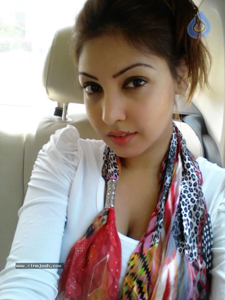 Komal Jha New Stills - 34 / 62 photos