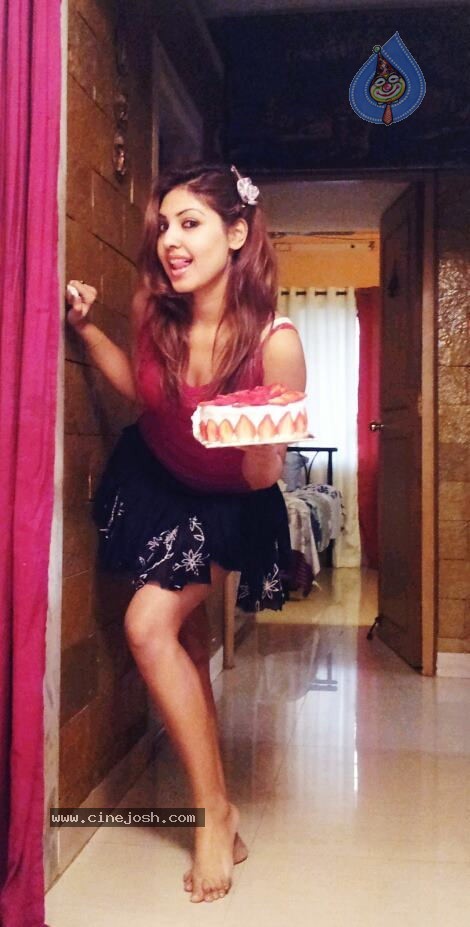 Komal Jha New Stills - 55 / 62 photos