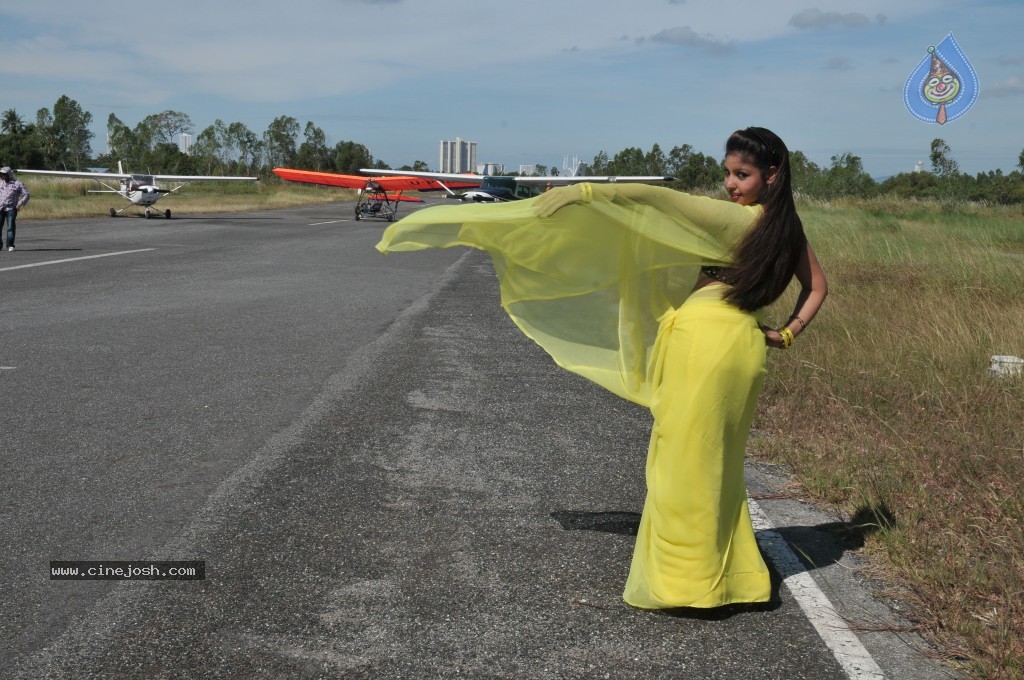 Komal Jha New Stills - 19 / 37 photos