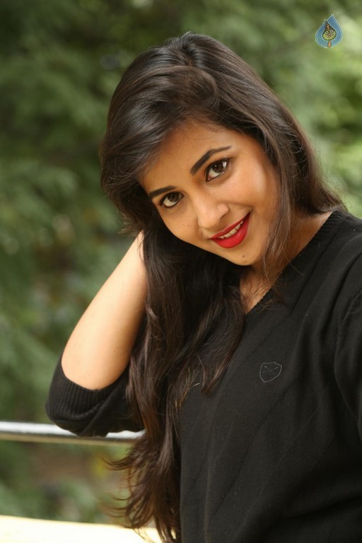 Komali Latest Photos - 7 / 19 photos