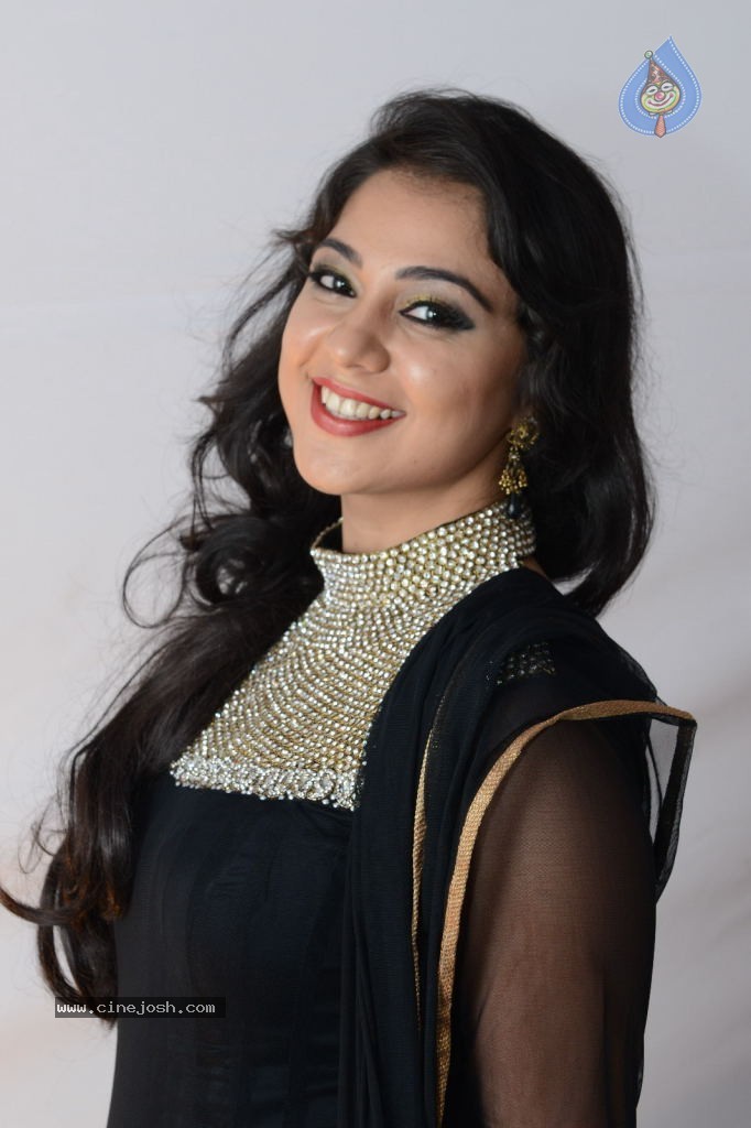Krathi Stills - 19 / 50 photos