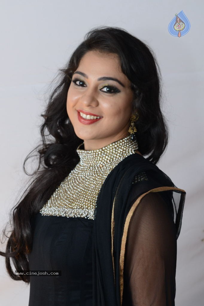 Krathi Stills - 34 / 50 photos