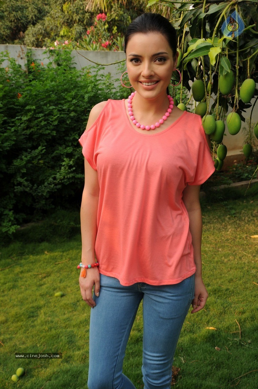 Kristina Akheeva New Photos - 13 / 37 photos