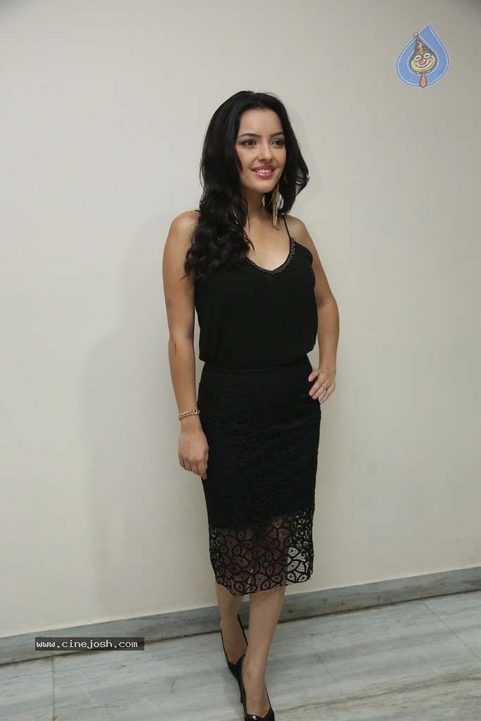 Kristina Akheeva New Stills - 101 / 101 photos