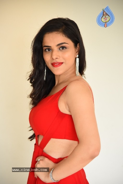 Kriti Garg Photos - 16 / 21 photos