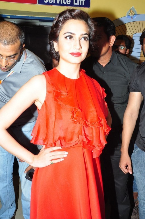 Kriti Kharbanda at Bruce Lee Premiere Show - 17 / 21 photos