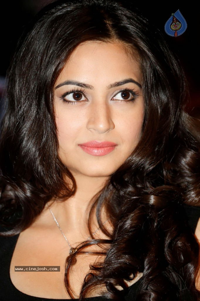 Kriti Kharbanda Hot Stills - 24 / 53 photos