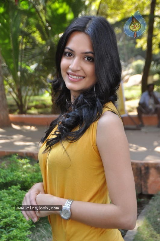 Kriti Kharbanda New Stills - 4 / 69 photos