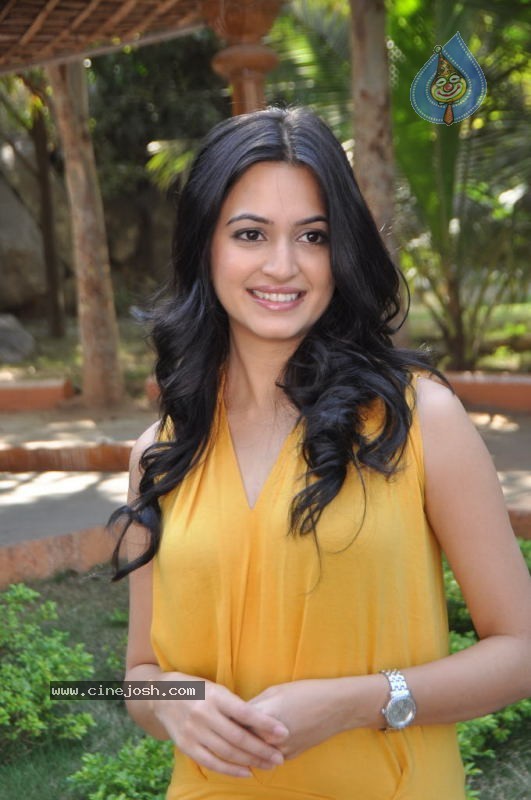 Kriti Kharbanda New Stills - 19 / 69 photos