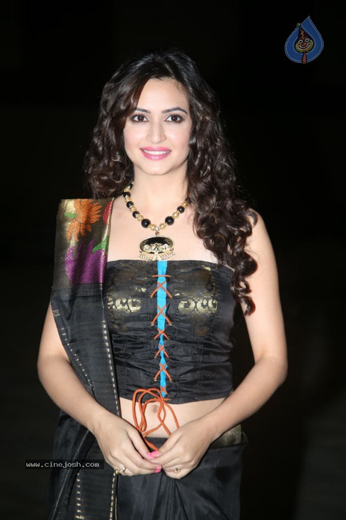 Kriti Kharbanda New Stills - 6 / 110 photos