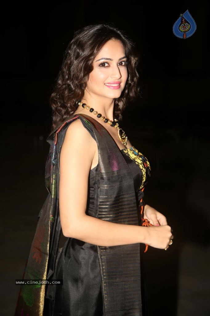 Kriti Kharbanda New Stills - 31 / 110 photos