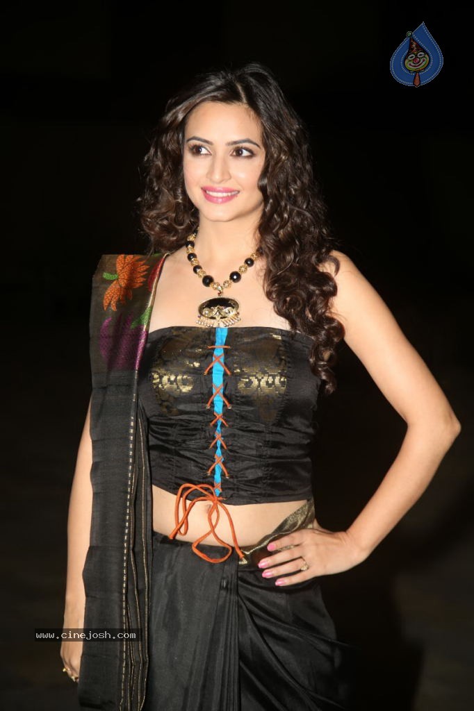 Kriti Kharbanda New Stills - 37 / 110 photos