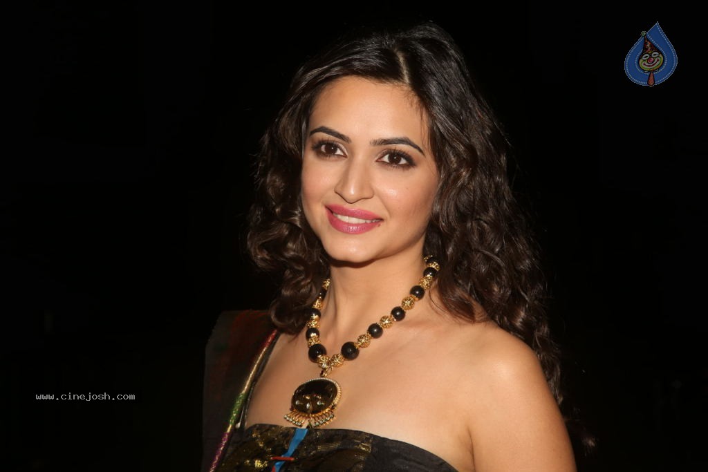 Kriti Kharbanda New Stills - 46 / 110 photos