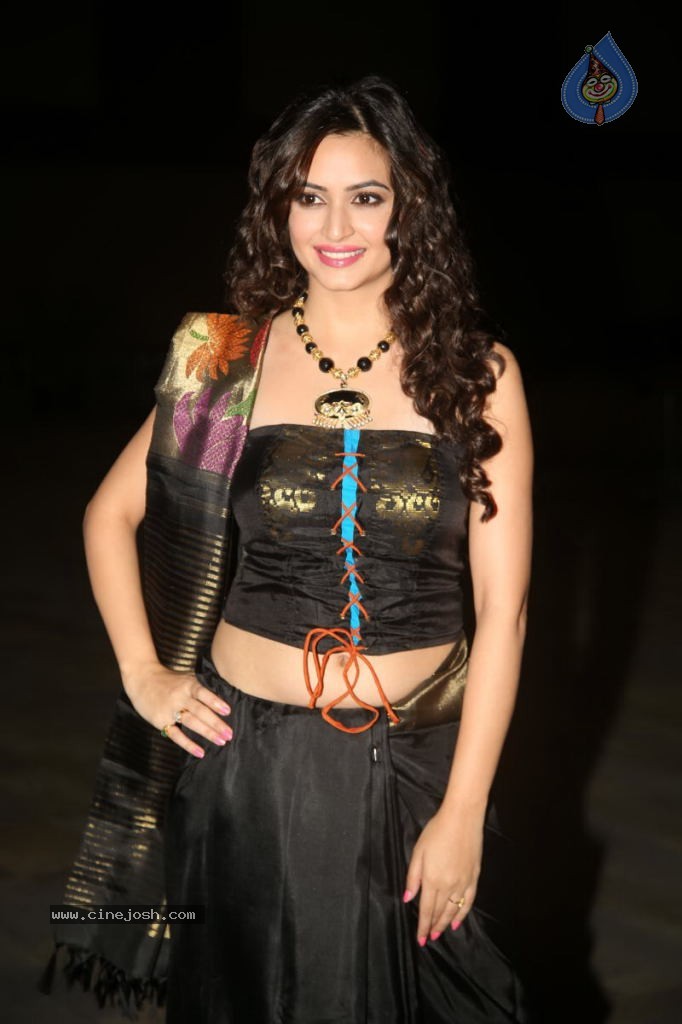 Kriti Kharbanda New Stills - 55 / 110 photos