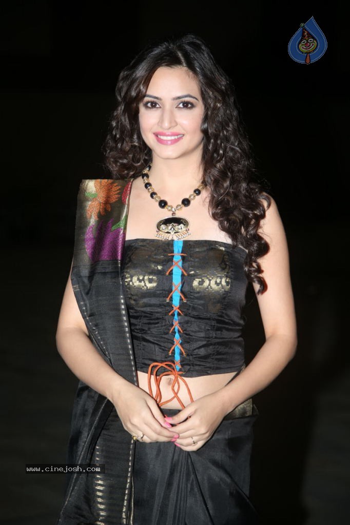 Kriti Kharbanda New Stills - 64 / 110 photos